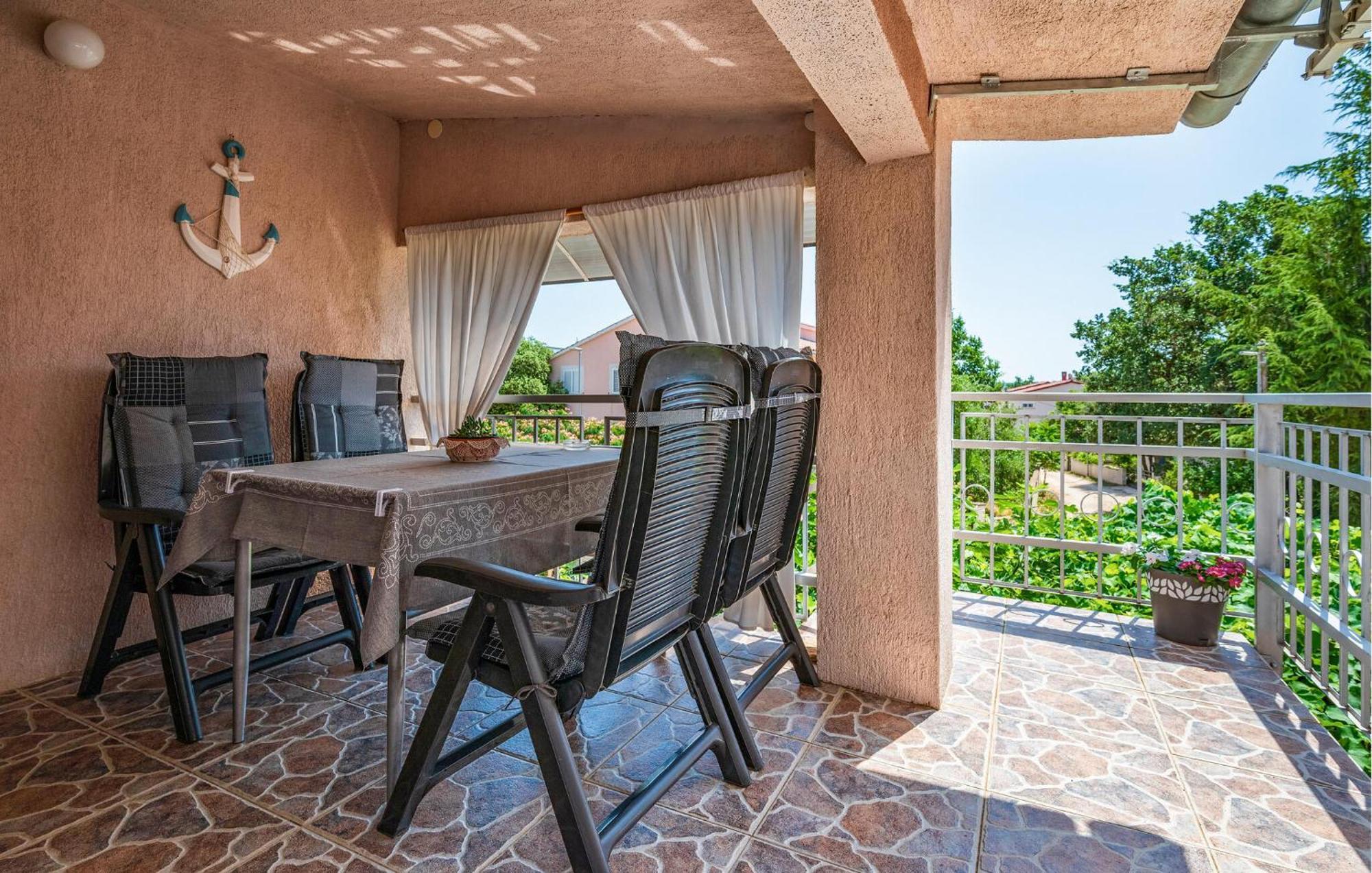 1 Bedroom Beautiful Apartment In Betiga Barbariga Exterior foto